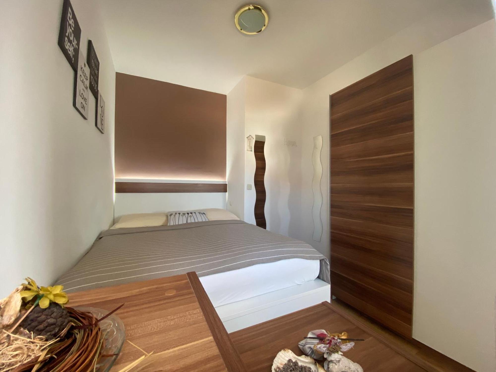 Apartments Hajl Krk Town Exterior photo